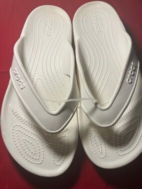 CROCS White Classic Comfort Flip Sandals